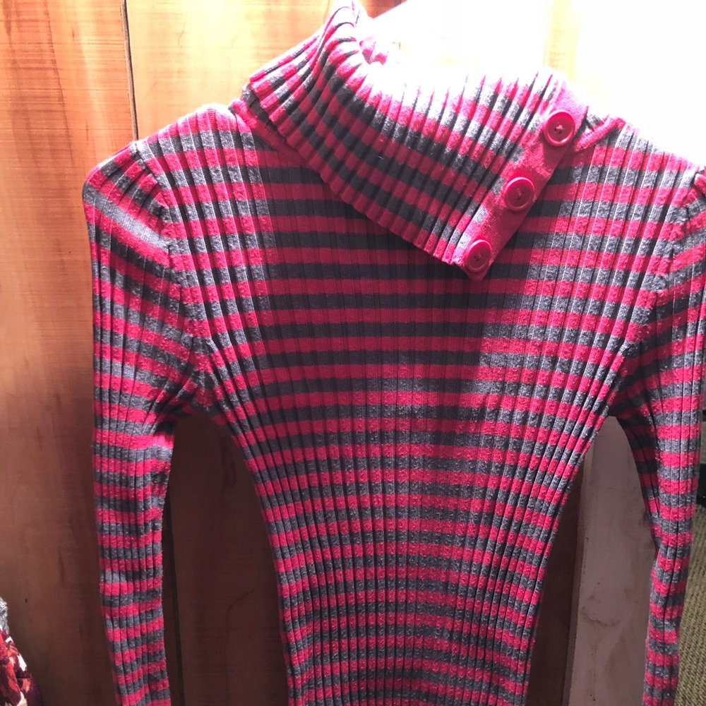 Button collar sweater